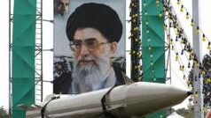 Смерть аятоли Хаменеї: нова ера для Ірану та регіону Аятола-Хаменеї:-консервативний-революціонер-Ірану.-Як-він-прийшов-до-влади-та-жорстко-тримав-її