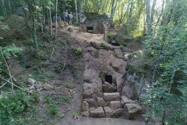 Археологи відкрили запечатану гробницю віком 2600 років: побачене їх вразило Археологи-відкрили-запечатану-гробницю-віком-2600-років:-побачене-їх-вразило