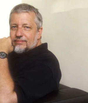 Помер-всесвітньо-відомий-письменник-фантаст-Ден-Сіммонс-автор-культових-романів-"Гіперіон"-та-"Терор"