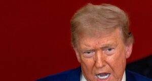 “Ми розбиваємо їх вщент”: Трамп зробив низку заяв щодо війни проти Ірану “Ми-розбиваємо-їх-вщент”:-Трамп-зробив-низку-заяв-щодо-війни-проти-Ірану