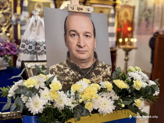 Нововолинськ прощався з Героєм Юрієм Котом У-Нововолинську-попрощалися-із-загиблим-воїном-Юрієм-Котом