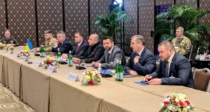 Переговори між Україною, США та Росією під загрозою через бойові дії в ОАЕ Зустріч в Абу-Дабі під питанням: що кажуть в Україні та РФ про наступні переговори