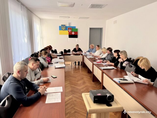Засідання комісій у Нововолинську: підтримка соціально вразливих груп населення Комісії-при-виконавчому-комітеті-опрацювали-питання-соціальної-сфери