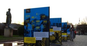 У Празі відкрилася фотовиставка на честь чеських добровольців, які загинули в Україні «Свобода-за-найвищу-ціну».-Чеські-добровольці,-які-загинули-за-Україну