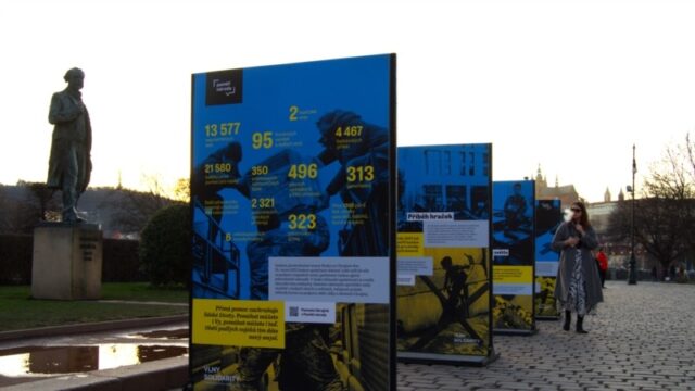 У Празі відкрилася фотовиставка на честь чеських добровольців, які загинули в Україні «Свобода-за-найвищу-ціну».-Чеські-добровольці,-які-загинули-за-Україну