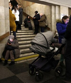 trivoga___metro_ditina_dityachiy_vizok_kolyaska__kiyiv_zima_2024_r__gettyimages_2190169a6142016012.jpg Київ під атакою дрона: у столиці лунають вибухи