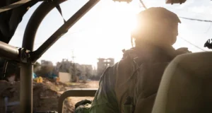 США закликають громадян залишити Близький Схід через нові удари Ірану Нові-удари-і-заклики-американців-покинути-Близький-Схід-–-останні-новини