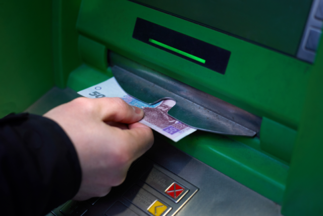 Як отримати відшкодування за завдану шкоду: роз’яснення юристів Як-відшкодувати-майнову-та-моральну-шкоду,-завдану-кримінальним-правопорушенням