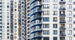 Тіло розрізало навпіл: у Києві чоловік випав з балкону багатоповерхівки (чутливі кадри) Тіло-розрізало-навпіл:-у-Києві-чоловік-випав-з-балкону-багатоповерхівки-(чутливі-кадри)