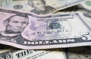 Курс валют на 4 березня: скільки коштує долар, євро і злотий Курс-валют-на-4-березня:-скільки-коштує-долар,-євро-і злотий