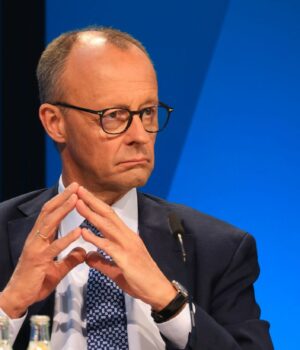 merts__gettyimages_2211857843_2f75383f97798f752ecb77e8f2c678b6_1300x820.jpg З картою України: як спрацювала “приватна дипломатія” Мерца у переговорах з Трампом