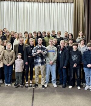 Відоме-подружжя-військових-провело-лекцію-у-Нововолинську