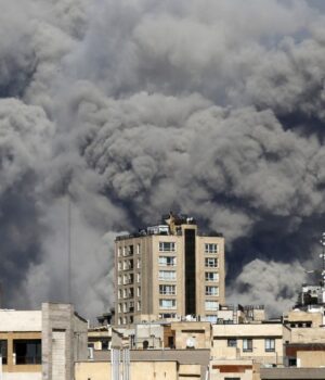 США-хочуть-розпалити-повстання-всередині-Ірану,-а-Тегеран-атакує-танкери-в-Ормузькій-протоці