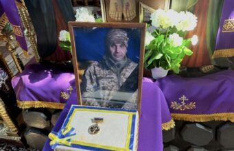 На Волині провели в останню земну дорогу військового Анатолія Стасюка На-Волині-провели-в-останню-земну-дорогу-військового-Анатолія-Стасюка
