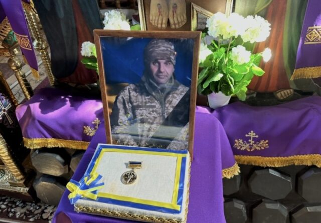 На Волині провели в останню земну дорогу військового Анатолія Стасюка На-Волині-провели-в-останню-земну-дорогу-військового-Анатолія-Стасюка