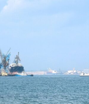 Росія вдарила по цивільному судну, що виходило з порту Чорноморська