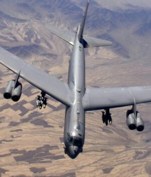 “Динозавр”-в-небі:-70-річний-бомбардувальник-США-повернувся-до-бойових-місій-над-Іраном