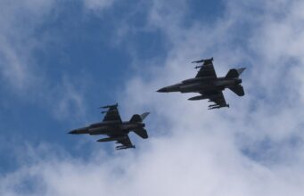 Нестача ракет AIM-9 Sidewinder для українських F-16: нові деталі Українські F-16 три тижні тримали небо без ракет США, – Reuters