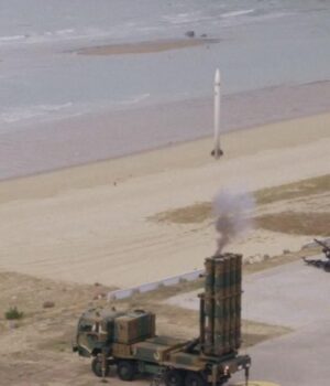 Південнокорейська-ППО-cheongung-ii-перехопила-іранську-балістику-в-ОАЕ