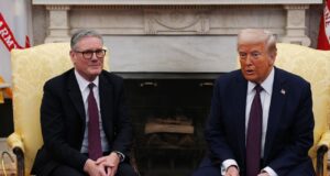 Трамп різко критикує прем’єра Великої Британії Кіра Стармера “Невдаха без майбутнього”: Трамп образився на Стармера через Іран