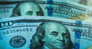 Курс валют на 6 березня: скільки коштуватимуть долар, євро і злотий Курс-валют-на-6-березня:-скільки-коштуватимуть-долар,-євро-і-злотий