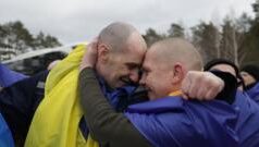 В Україні відбувся обмін військовополоненими з Росією: 200 на 200 Відбувся-великий-обмін-полоненими-–-Україна-повернула-додому-200-людей-Хто-вони-і-в-якому.