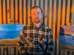 Втратив на війні руки й знайшов себе у мистецтві: в Луцьку запрошують на виставку ветерана... Втратив-на-війні-руки-й-знайшов-себе-у-мистецтві:-в-Луцьку-запрошують-на-виставку-ветерана.