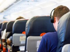 Пасажирів без навушників можуть висадити з літака: що відбувається Пасажирів-без-навушників-можуть-висадити-з-літака:-що-відбувається