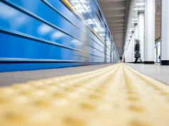 Київський метрополітен пояснює причини вологих плям на станціях Робота-метро-під-час-танення-снігу-або-дощів-–-у-КМДА-розповіли-пасажирам,-що-треба.