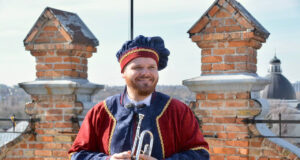 Варта традицій і новий сезон: луцький кликун знову щодня сурмитиме з В’їзної вежі замку Варта-традицій-і-новий-сезон:-луцький-кликун-знову-щодня-сурмитиме-з-В’їзної-вежі-замку