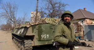 Бої за Гришине: Російські війська намагаються прорватися до центральної частини села Росіяни рвуться до центру Гришиного, атакуючи з двох напрямків (мапа)