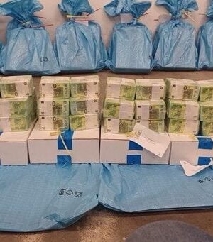 Угорщина-показала-конфісковані-мільйони-та золото-затриманих-українців-(фото)