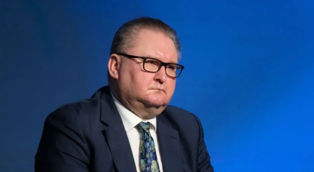 Україна на зв’язку з ЄС через безпідставне затримання українських інкасаторів в Угорщині Україна на зв’язку з ЄС через безпідставне затримання українських інкасаторів в Угорщині