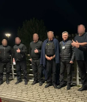 Голова НБУ показав, як інкасаторів Ощадбанку зустрічали на кордоні