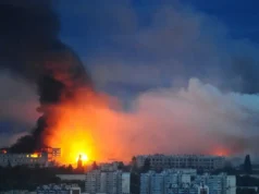 Ракетний удар по Харкову: постраждали цивільні, зокрема дитина росіяни-поцілили-балістичною-ракетою-у-багатоповерхівку-в-Харкові,-під-завалами-можуть-бути-люди-–-мер