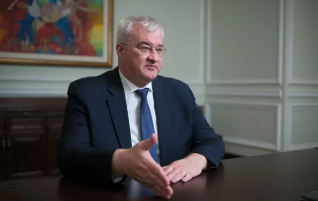 Україна повернула сімох захоплених інкасаторів із Будапешта Україна повернула сімох захоплених інкасаторів із Будапешта