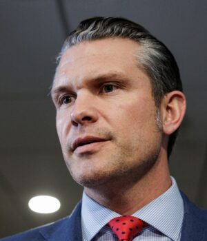 Трамп добре знає, хто з ким розмовляє: Гегсет про обмін розвідданими між РФ та Іраном