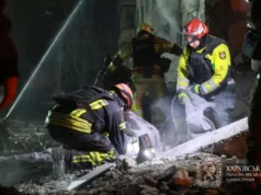 Рятувальники знайшли тіло другої жертви під завалами в Харкові Рятувальники-витягли-тіло-другої-жертви-з-під-завалів-харківської-багатоповерхівки