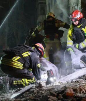 Рятувальники-витягли-тіло-другої-жертви-з-під-завалів-харківської-багатоповерхівки