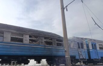 Атака російського дрону на пасажирський потяг у Дніпропетровській області: одна жертва, семеро поранених Rosjanie uderzyli dronem w cywilny pociąg. Jedna osoba nie żyje, ranna 10-latka