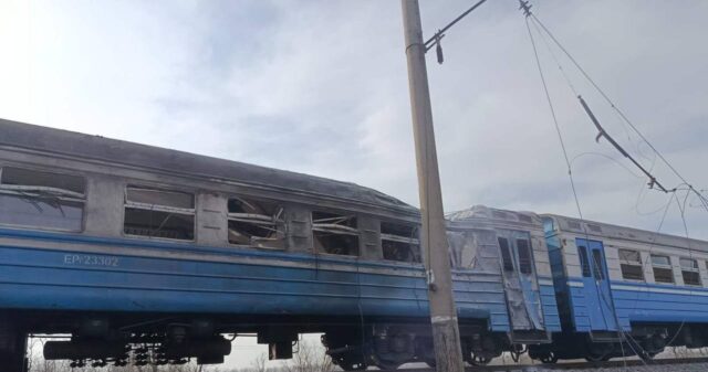 Атака російського дрону на пасажирський потяг у Дніпропетровській області: одна жертва, семеро поранених Rosjanie uderzyli dronem w cywilny pociąg. Jedna osoba nie żyje, ranna 10-latka