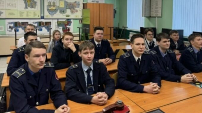 У Росії студентів примушують підписувати військові контракти під загрозою відрахування Режим-Путіна-вербує-студентів-ВНЗ-та-училищ-на-війну-проти-України