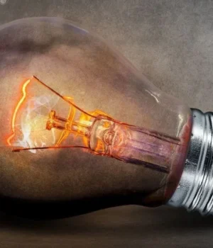 Укренерго повідомило про погодинні відключення світла 8 березня