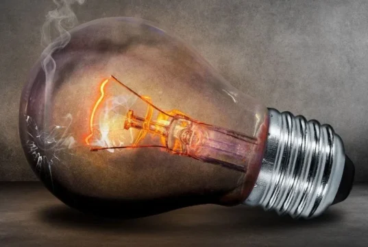 Укренерго повідомило про погодинні відключення світла 8 березня Укренерго повідомило про погодинні відключення світла 8 березня