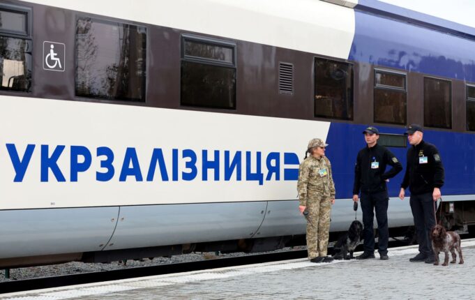Укрзалізниця відновлює рух поїздів після завершення ремонтних робіт УЗ завершила ремонтні роботи і змінила логіку рейсів: де чекати затримок до 4 годин