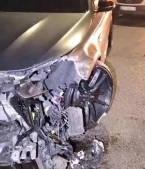 У Львові блогер возив знайомого на даху машини та потрапив у ДТП