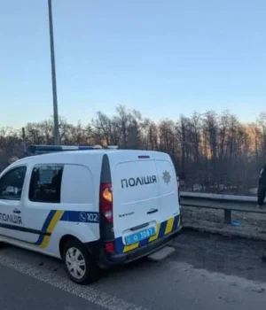 У Києві перекрили шосе через знайдену бойову частину ворожого дрона