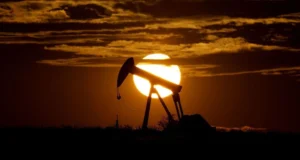 Прогноз зростання цін на нафту до 215 доларів за барель через блокування шляхів на Близькому... Аналітики-прогнозують-можливе-зростання-вартості-нафти-до-215-доларів-за-барель