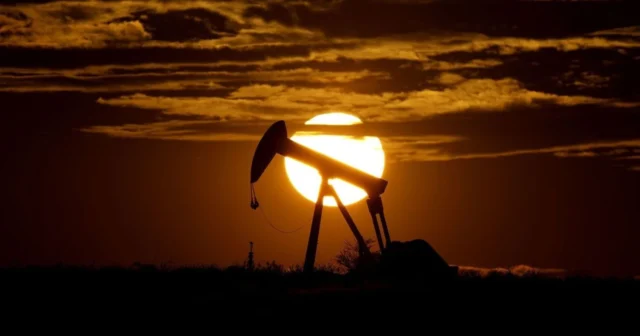 Прогноз зростання цін на нафту до 215 доларів за барель через блокування шляхів на Близькому... Аналітики-прогнозують-можливе-зростання-вартості-нафти-до-215-доларів-за-барель