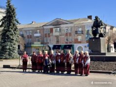 У Нововолинську вшанували Тараса Шевченка з нагоди 212-ї річниці його народження Тарасове-слово-звучить-крізь-століття:-до-дня-народження-Кобзаря-у-Нововолинську-провели-тематичний-захід